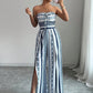 👗 NU 49% KORTING! 💥 Geometrische jumpsuit met halterhals en zijsplit – Unieke print en elastische achterkant – Veelzijdig, perfect voor zomerfeestjes of als resortkleding ✨