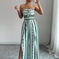 👗 NU 49% KORTING! 💥 Geometrische jumpsuit met halterhals en zijsplit – Unieke print en elastische achterkant – Veelzijdig, perfect voor zomerfeestjes of als resortkleding ✨