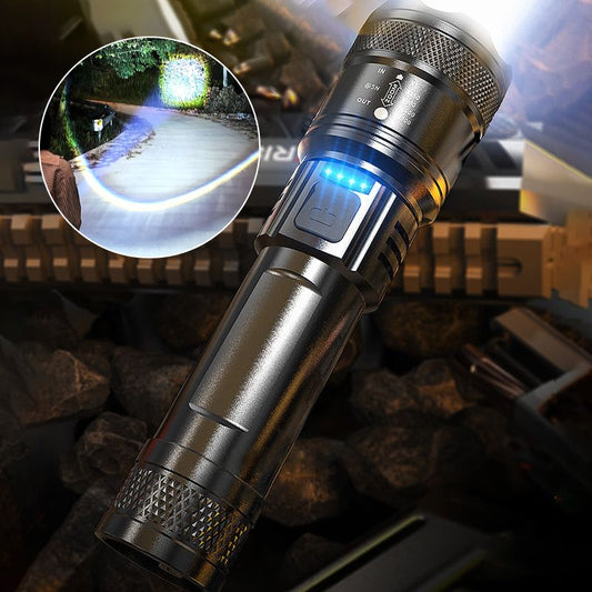 📢📢50% korting – Zoomable zaklamp met 7500 lumen 🔦🏔️ Waterdicht IPX7, oplaadbaar via USB-C & powerbankfunctie!