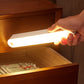 LED-set met slimme magnetische bewegingssensor voor het menselijk lichaam
