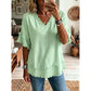 👚✨ Stijlvolle top met V-hals – ademend, losse pasvorm, perfect voor ontspannen zomerdagen!