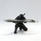 Creatieve, 3D-geprinte pennenhouder in de vorm van een ninja-krijger